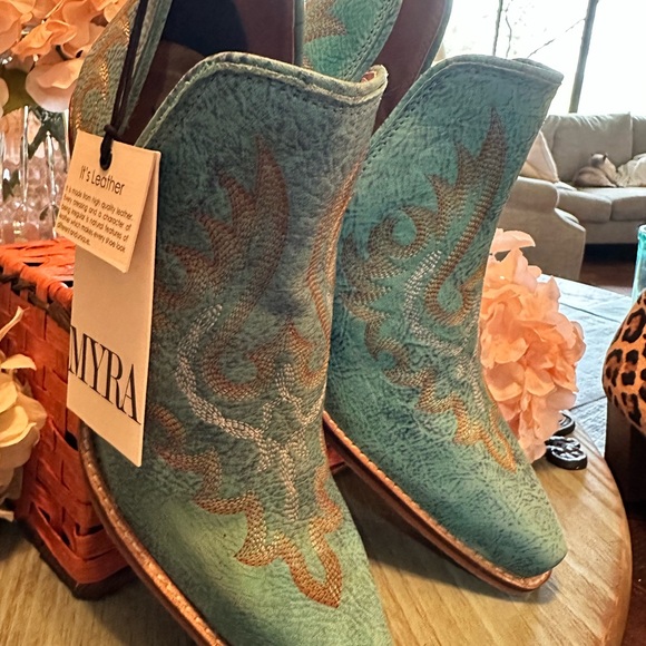 Myra Bag Booties Handmade Hand Tooled Leather - Picture 6 of 6